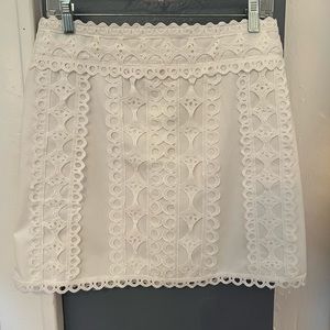 Preppy summer white skirt
Size: L
Fits: M/L